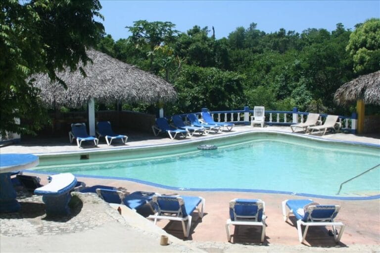 Blue Hole Mineral Spring Negril – Cave Swim & Mineral Pool Adventure