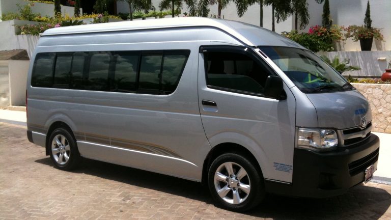 Ocho Rios Private Airport Transfer from Kingston