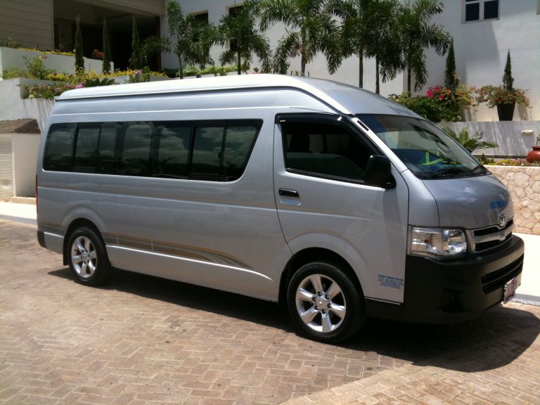 Ocho Rios Private Airport Transfer from Kingston
