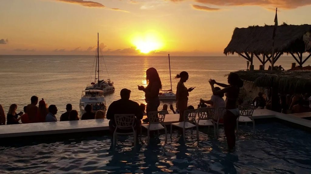 Private Negril Beach Tour – Rick’s Café Sunset Experience